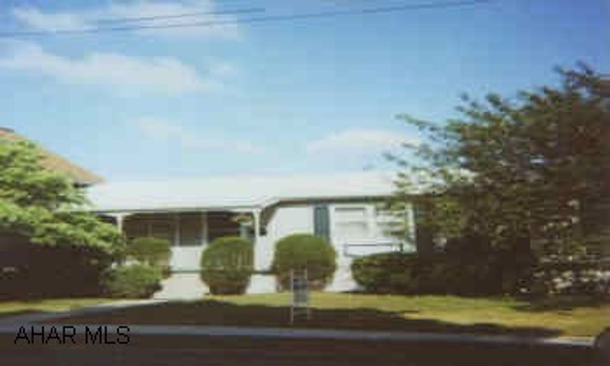 WELL CARED FOR RANCH HOME WITH INGROUND POOL. SPACIOUS LOT 80X120. GREAT NEIGHBORHOOD ON EAST SIDE OF TOWN! OWNERS ARE BUILDING NEW CONSTRUCTION.