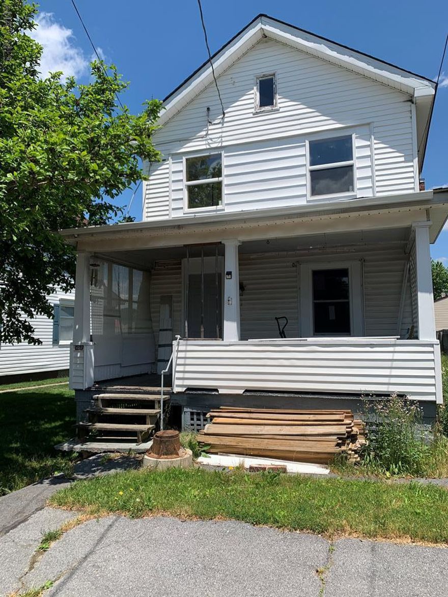 Spacious 2 bedroom home with a large bathroom, new carpet, new roof, newer heating system, and plenty of closet space! Convenient location- close to schools and the park! Seller is highly motivated, don't miss out!