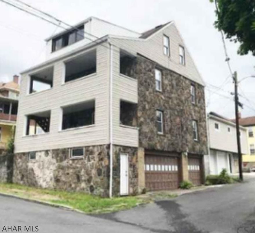 Well maintained GREAT INVESTMENT PROPERTY. Home features a bedroom bath kitchen living and dining room with each unit. Newer windows and a garage for parking and laundry hook up basement.