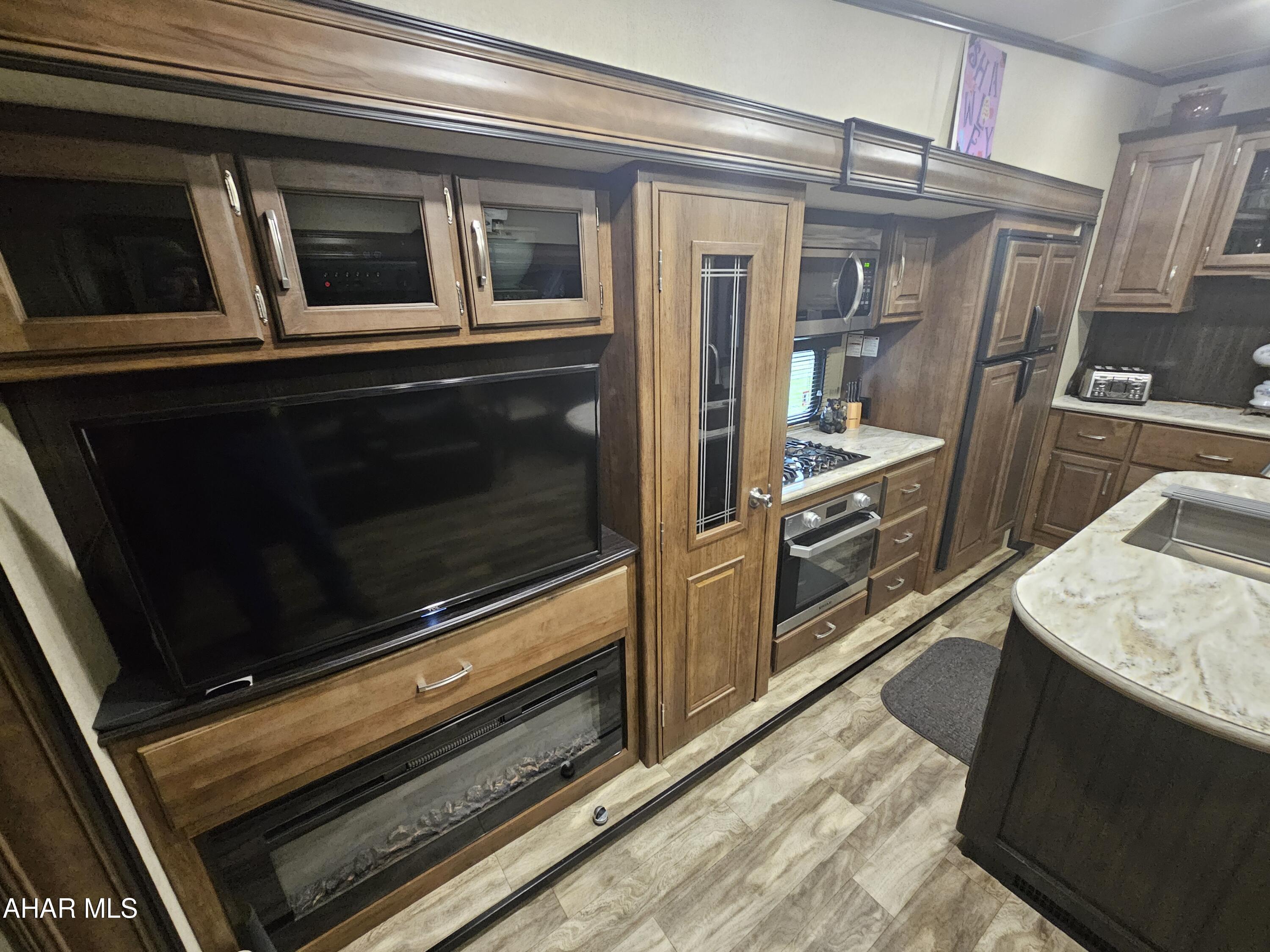 Glendale Yearound - Residential