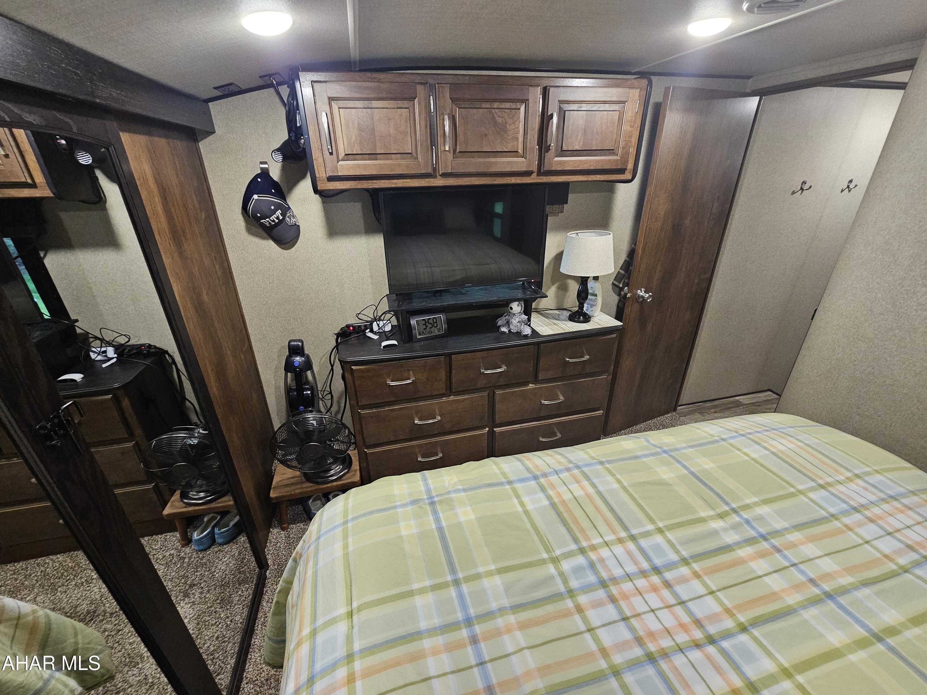 Glendale Yearound - Residential