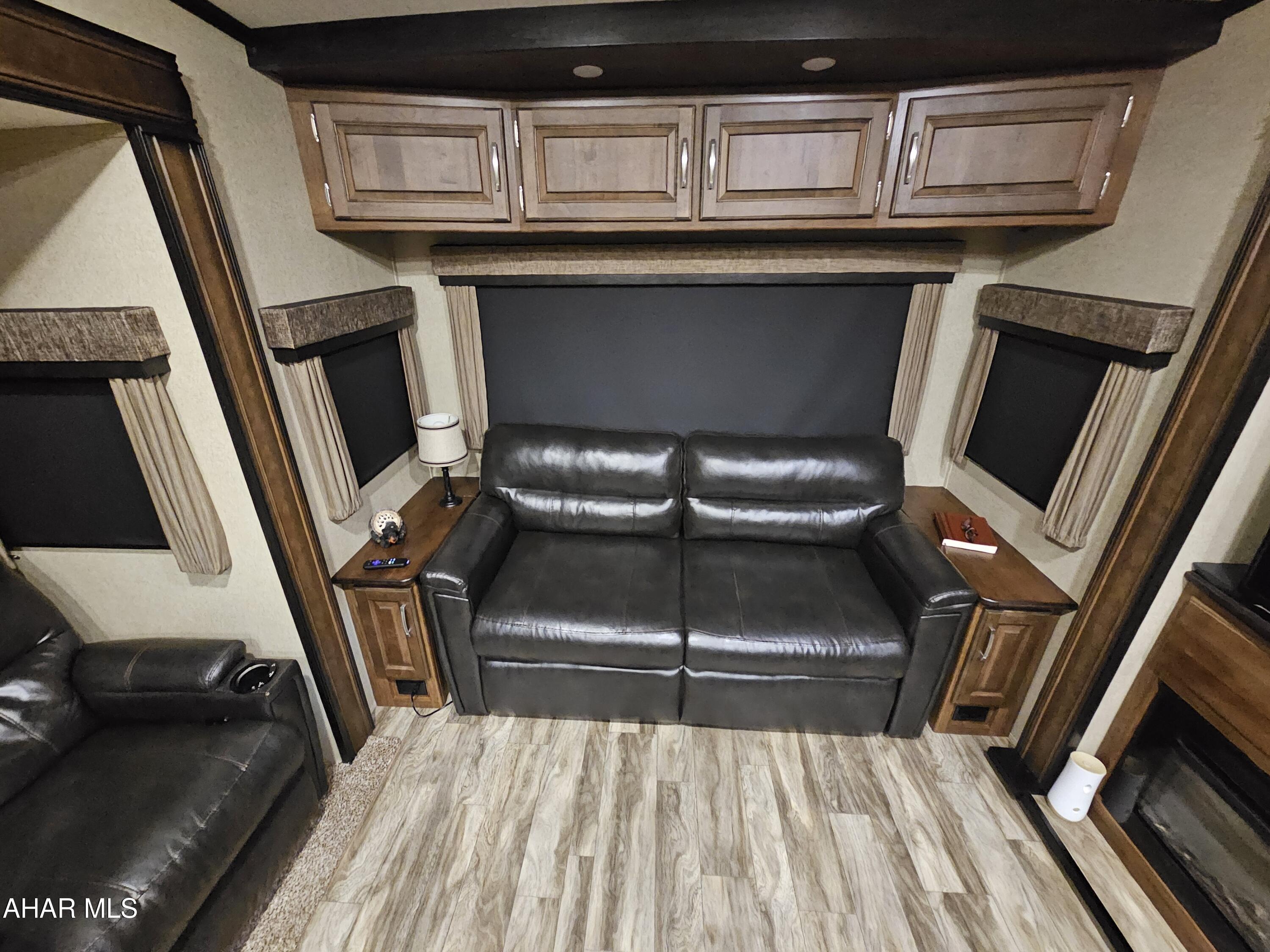 Glendale Yearound - Residential