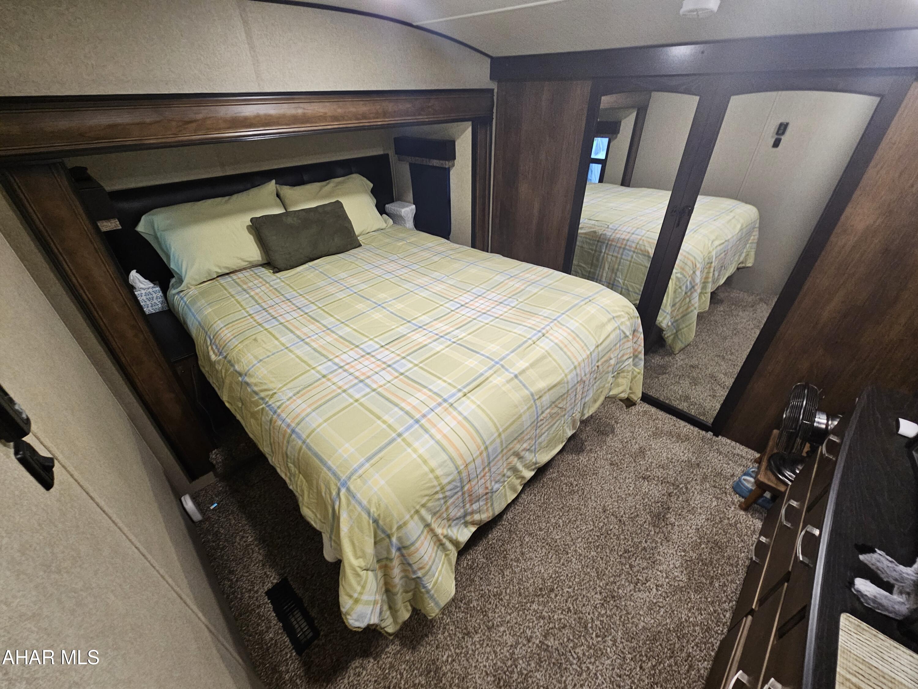 Glendale Yearound - Residential