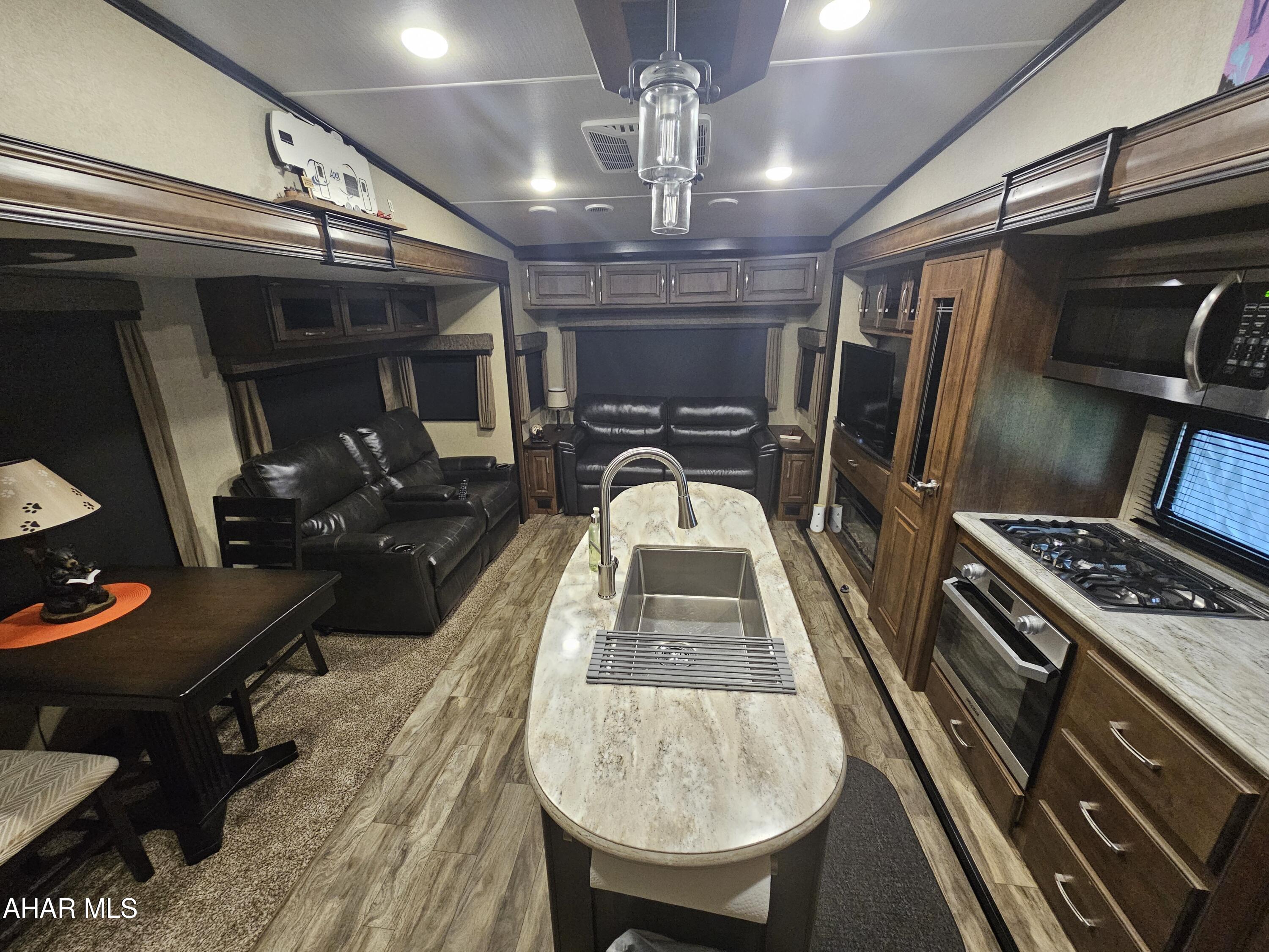 Glendale Yearound - Residential