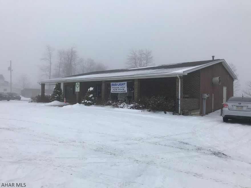 6 pack shop/restaurant. Fully equipped includes real estate and restaurant liquor license. Just closed after 27 years in business. Owners retiring. Financial information available to serious prospects.