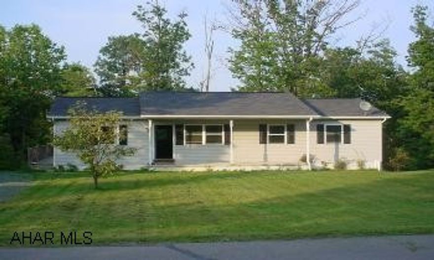 Fresh paint throughout, professionally cleaned, like new ready to move in! Nice 11 yo ranch home in Reightown.  1st floor laundry, oak kitchen and 12' x 26' deck.