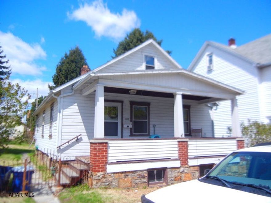 Motivated Seller. Cape Cod. Newer furnace, freshly painted exterior. Great starter home. 3 bedrooms, 1 full bath. 75x120 level lot. Pleasant Valley Elementary School.