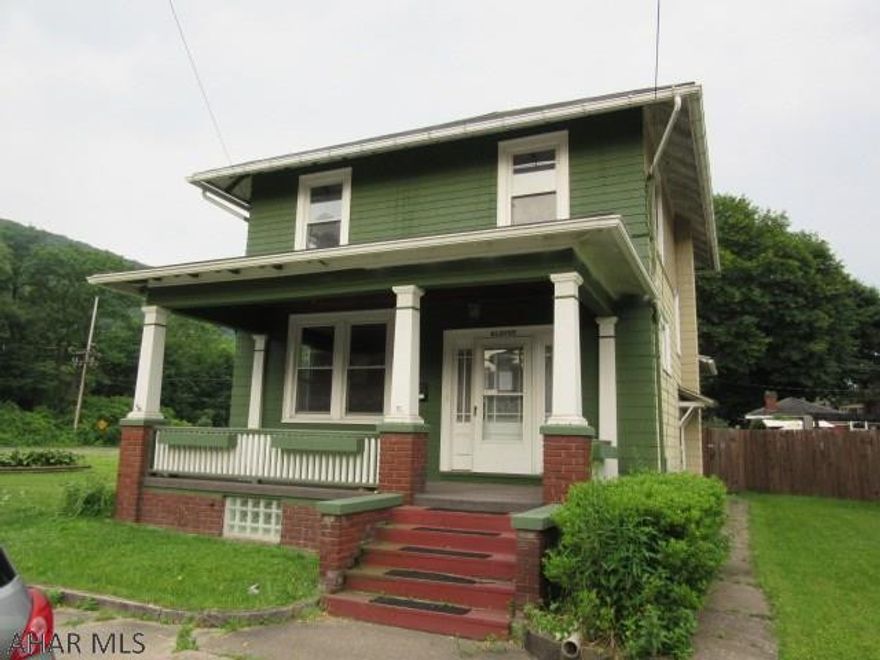 This property has been placed in an upcoming online event. All bids should be submitted at www.xome.com (void where prohibited). Please submit any pre-auction offers received through the property details page on Xome.com. Any post-auction offers will need to be submitted directly to the listing agent. All offers will be reviewed and responded to within 3 business days. All properties are subject to a 5% buyer's premium pursuant to the Auction Participation Agreement and Terms & Conditions (minimums will apply). Please contact listing agent for details and commission paid on this property. Bidding 8/5/2017 to 8/7/2017