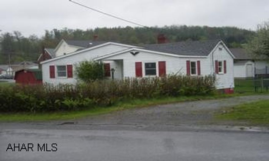 Cute remodeled home including new carpet, paint ect. Great for singles or couples. Side lot.