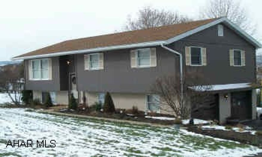 Good looking Bi-Level- Must see to apperciate. Great looking Bi-Level - Great Location - Priced Right! -  Bring Offers!