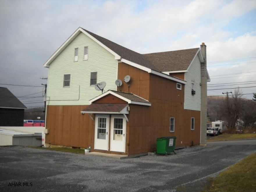 Updated 4 unit that is priced to sell! 23x19 out building with many possibilities. The units have been remodeled and the roof is new, updated wiring makes this multi-unit a must see!