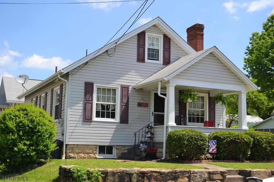 Adorable one story home for sale in Eldorado. Features 2 bedrooms, 1.5 baths, living room, dining room, galley kitchen and family room. Nice backyard and patio area with privacy fence.