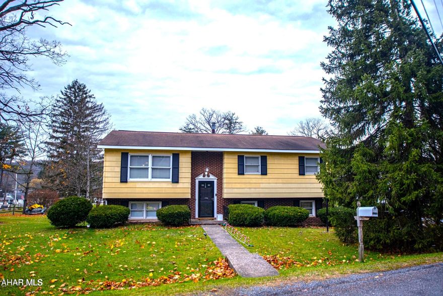 Take a look at this beautiful 3 bedroom, 1 full bath home located on a level lot! The kitchen has newer appliances along with the washer and dyer not being a year old!
The kitchen and dining room flow into each other for your convenience! Two car garage with a gas heater, with newer garage door opener and remotes. Basement is heated and could easily be remolded for even more living space. This home comes with blink flood light cameras and a ring doorbell. Property comes with a shed for easy storage.
 This home was very well loved and taken care of by the owners and it certainly shows! This split level entry home is equipped with many updates and newer Furnace, Central Air system, water heater and	Whole House Filter, Softener System and Drinking water system. Perfect for a first time home buyer or for someone that's looking for a home with newer updates/ Features