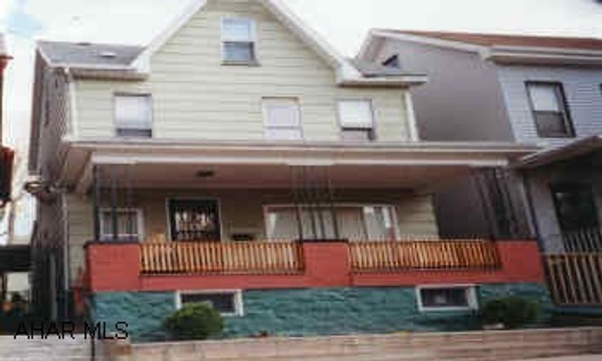 VERY SPACIOUS HOME. SOME GREAT REMODELING AND DECORATING. LARGE EAT-IN KITCHEN AND FORMAL DINING ROOM. BRICK FIREPLACE, NEW BATHS. KITCHEN CABINETS TO BE FINISHED AND CARPETING CLEANED. CALL DARLA 696-1227. NEIGHBORING HOUSE TENTATIVELY SCHEDULED TO BE TORN DOWN MARCH 2002.