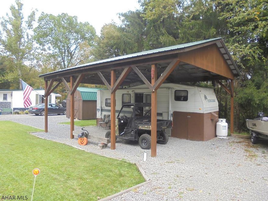 Glendale Yearound Well maintained 1995 5th wheel with pavilion built over camper. Metal roof 10 x 20 shed. $38,500