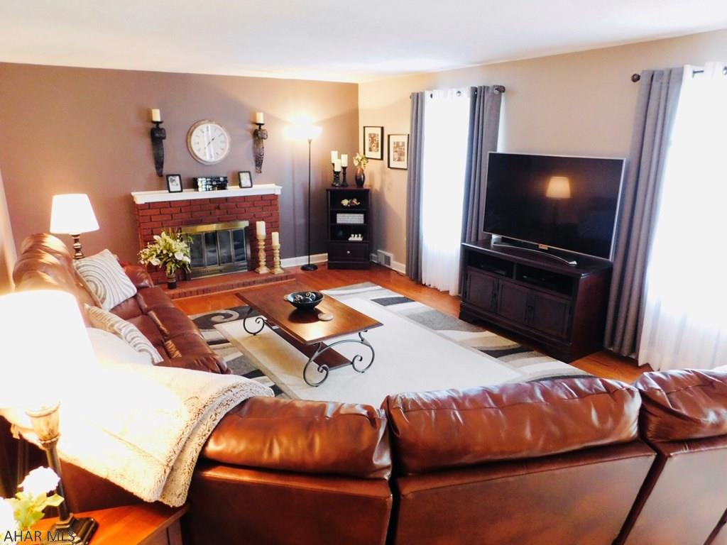 Llyswen - Residential