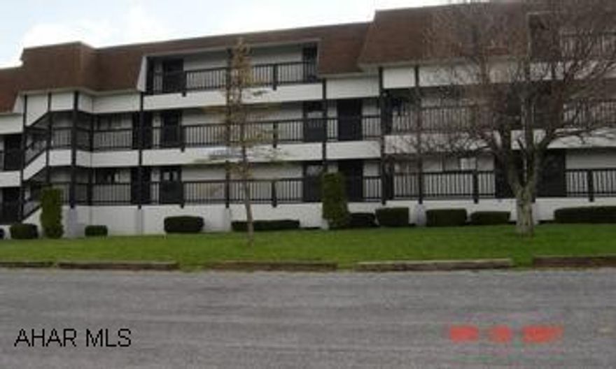 2nd floor, 2BR & 2BA Blue Knob Condo.  Assoc due $220 mo includes trash, cable, exterior maintenance, use of pool & tennis.  New carpet, New Vinyl.