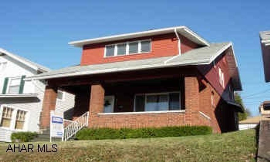 SUPER 3 BR BRICK. NEWER ROOF, WINDOWS, FENCED BACKYARD. A MUST SEE! HOME WARRANTY INCLUDED.