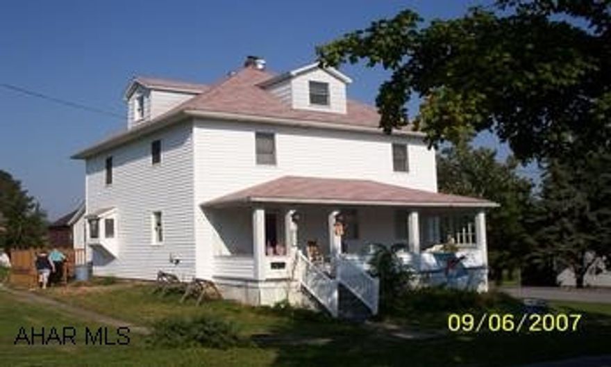 Large 2-1/2 story on Double Lot HANDICAP ACCESS IN REAR