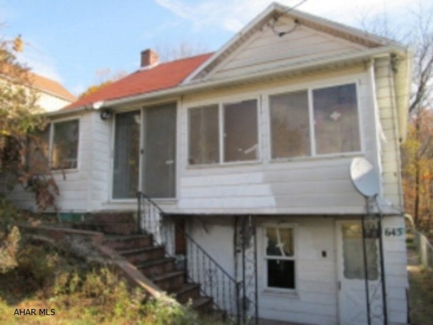 Investors take a look at this fixxer upper in Beaverdale! this house offers a fenced in lot, 1 car detached garage, enclosed porch, spacious rooms, newer hot water tank, worth a look! Property being sold as-is. Seller will make no repairs. Buyer pays both transfer taxes.