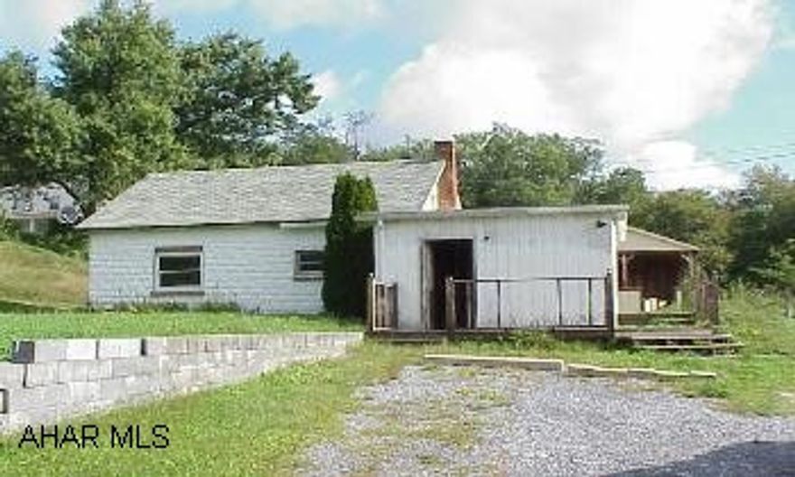 Handyman special with good potential.  Sold "as is".  Nice picnic pavilion. 28 x 40 concrete block garage. Handyman special with good potential. Sold "as is".  Nice picnic pavilion.  28 x 40 concrete block garage.