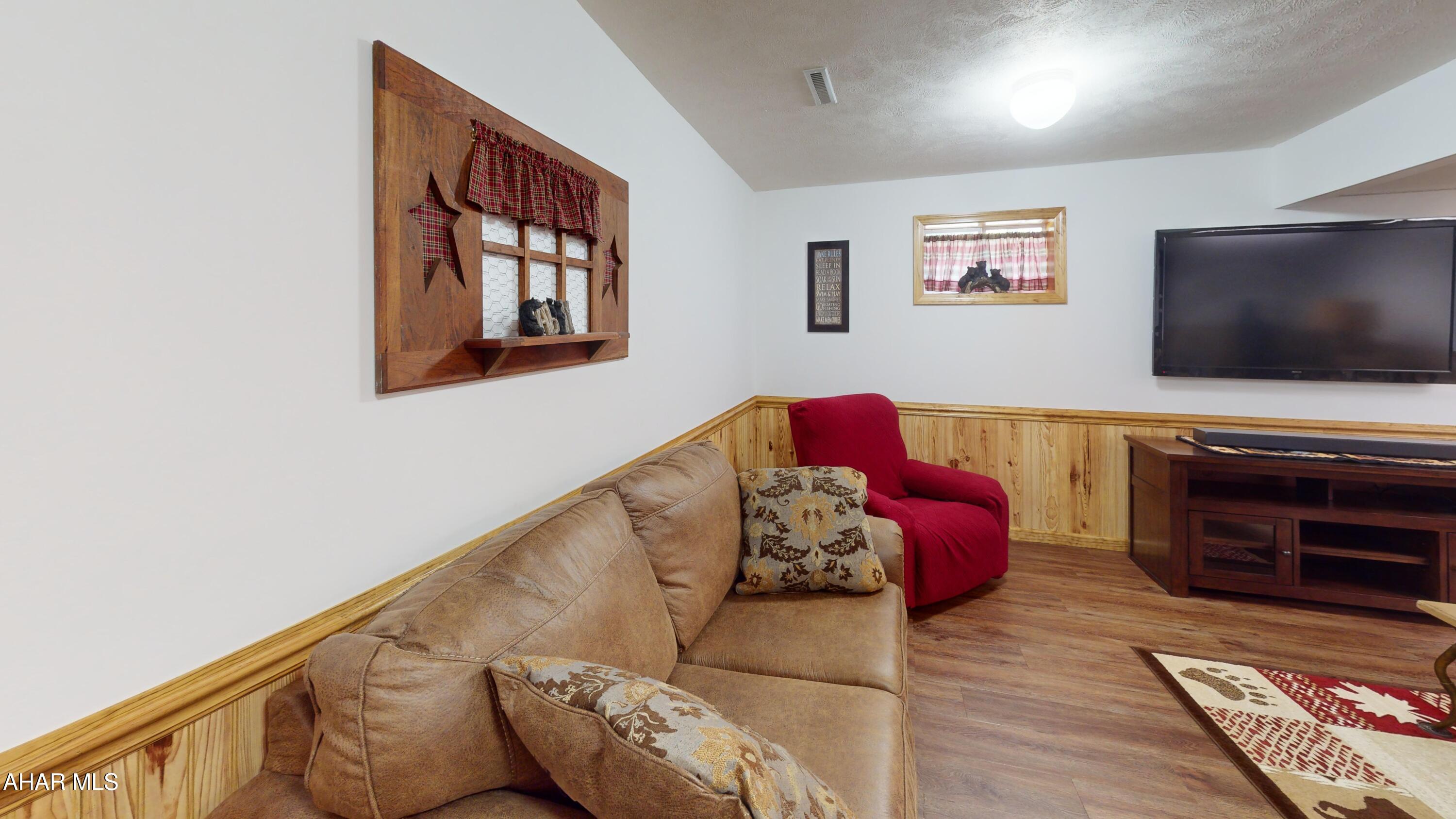 Glendale Yearound - Residential