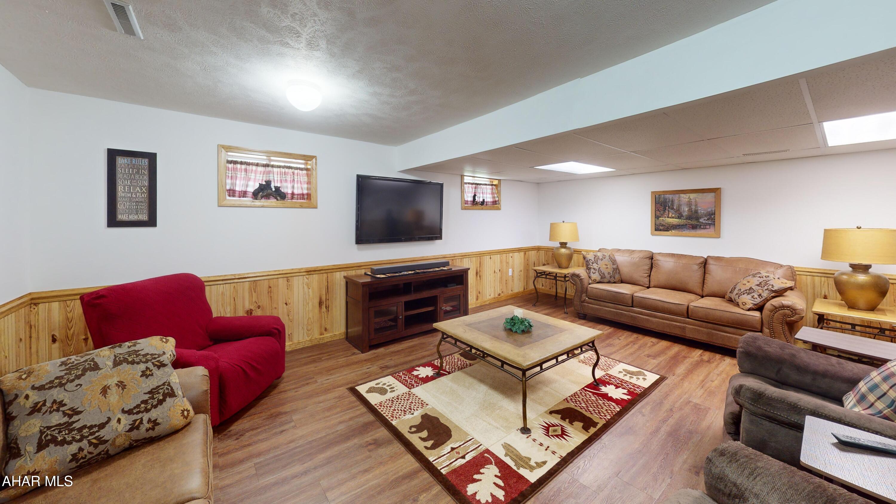 Glendale Yearound - Residential