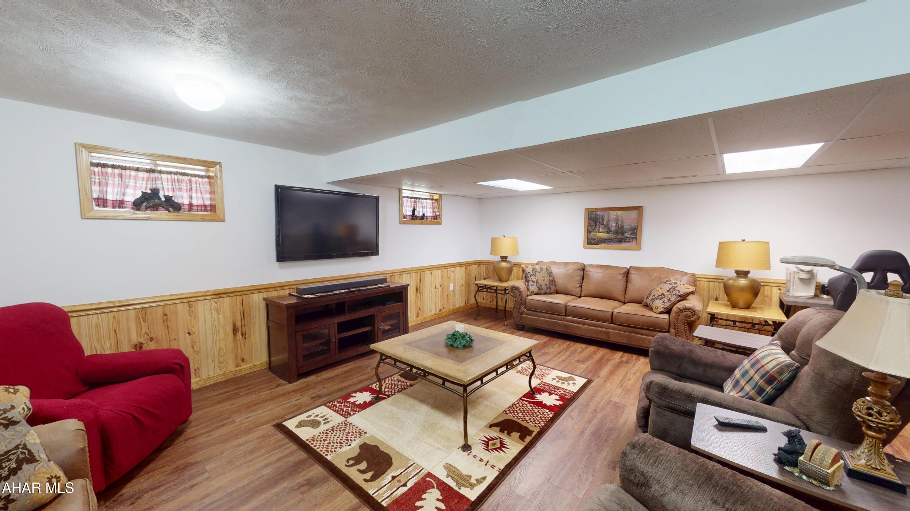 Glendale Yearound - Residential