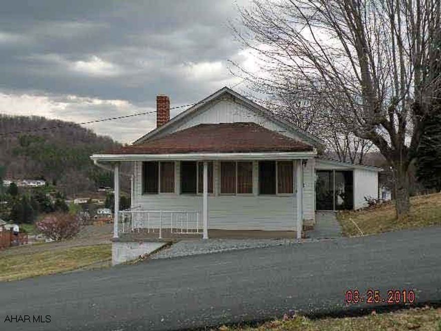 Great starter home, 2 BR., 1 bath, 2 sunrooms