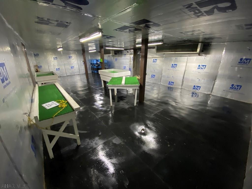 Unknown - Commercial Sale