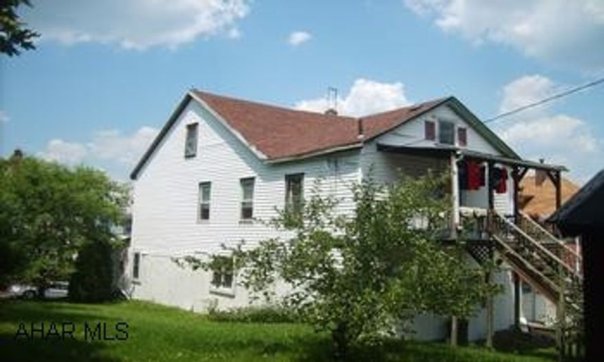 BROKER RELATED TO SELLER 3BD 2BA 2.5 STORY. LARGE YARD. DETACHED GARAGE WITH CARPORT. MOTIVATED SELLER! MAKE AN OFFER! $29900