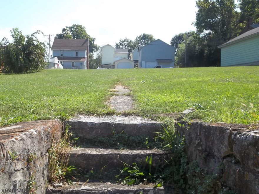 Very nice lot in Roaring Spring Borough.  Easy access from rear of property or from Sugar Street and walking distance to the YMCA..