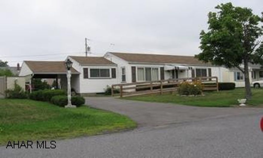 THE CONVENIENCE OF ONE STORY LIVING. 2 BEDROOM HOME IN CENTRAL LOCATION. HANDICAPPED ACCESSABLE. NEW CARPET. THE CONVENIENCE OF ONE STORY LIVING. 2 BEDROOM HOME IN CENTRAL LOCATION. HANDICAPPED ACCESSABLE. NEW CARPET.