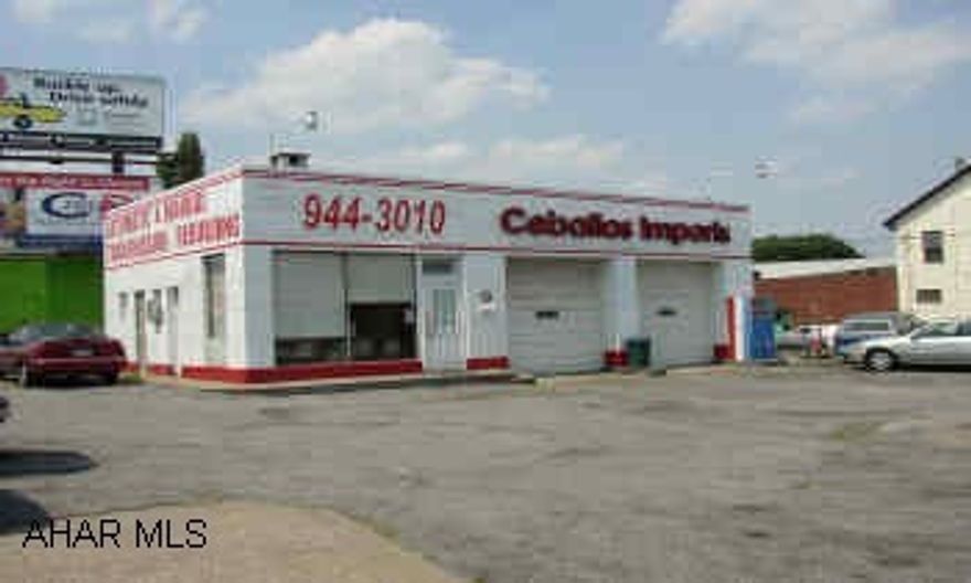 AUTO REPAIR & SALES.  COMMERCIAL LISTING ON EXTREMELY BUSY CORNER. HIGH TRAFFIC COMMERCIAL LOCATION.  CURRENTLY AUTO SALES & REPAIR, 1,000 SQ. FT. BLDG.  134 FRONTAGE.  BLOCK BUILDING.  MANY POSSIBILITIES.   NEW RUBBER ROOF.  COMPLIES WITH NEW CITY ORDINANCES.