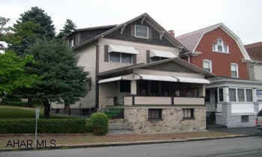 Move-in condition, double lot, LV, DR, kitchen breakfast area, 3BR, 1 bath, screened porch. Newer furnace, electrical, roof, thermopane windows, 1.5 car garage. Call Gene for showings.