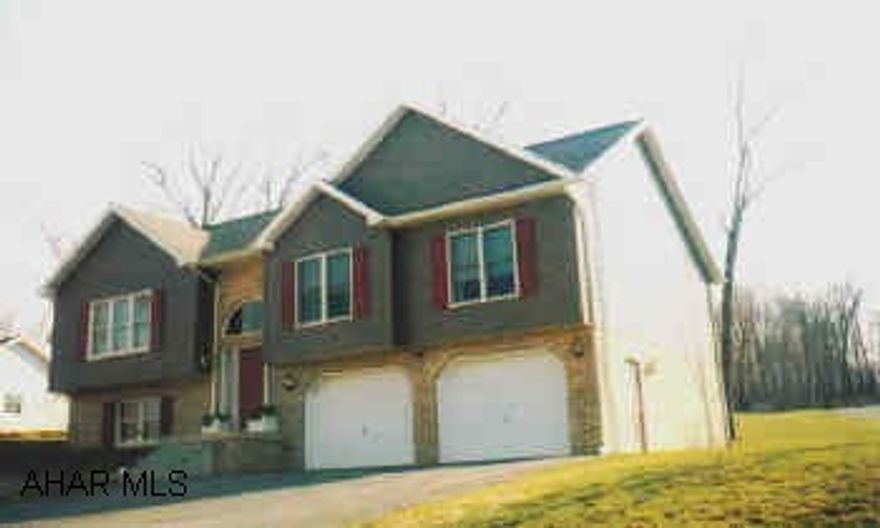 Vaulted ceilings, .5 acre lot (lot size:  215x152x130x126)