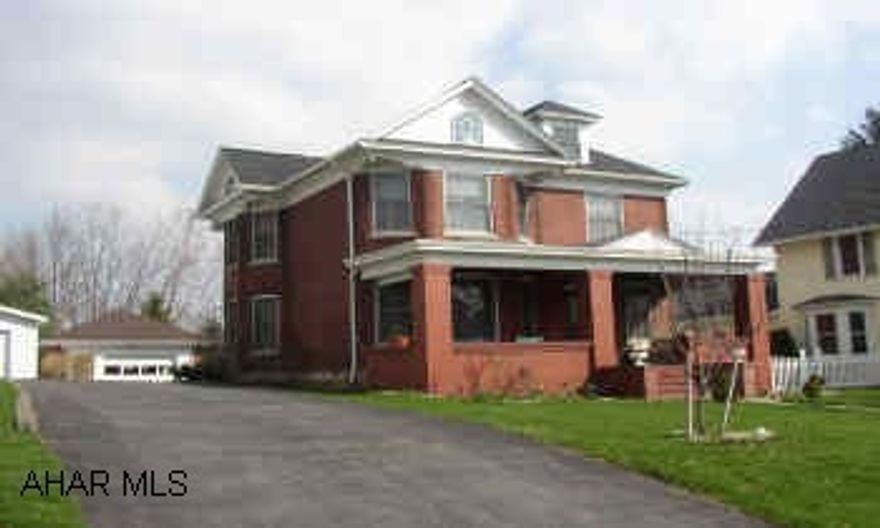 THIS HOME HAS GREAT CHARM. TOTALLY FINISHED 3RD FLOOR. COZY CONCRETE PATIO AT SIDE OF HOUSE. MINUTES FROM DOWNTOWN.  OFF STREET PARKING. GAS BUDGET $121.