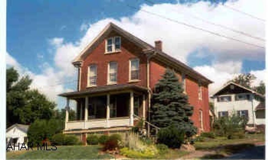 Nicely landscaped 80x120 yard.  Charming home with modern kitchen.  J-514 Nicely landscaped 80x120 yard.  Charming home with modern kitchen.J-514