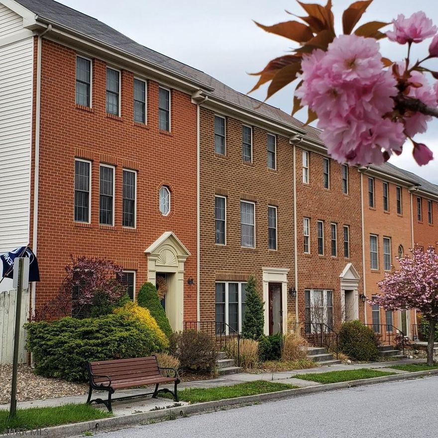 Very nice Townhouse in Hollidaysburg Borough.  2 bedrooms.  Basement is finished with a Family Room and Laundry.  Could be a 3rd bedroom.  Kitchen, dining room and living room all open to one another.  Doors off the dining room to a private deck.  Completely fenced back yard.  Room for 2 vehicles behind the townhouse.