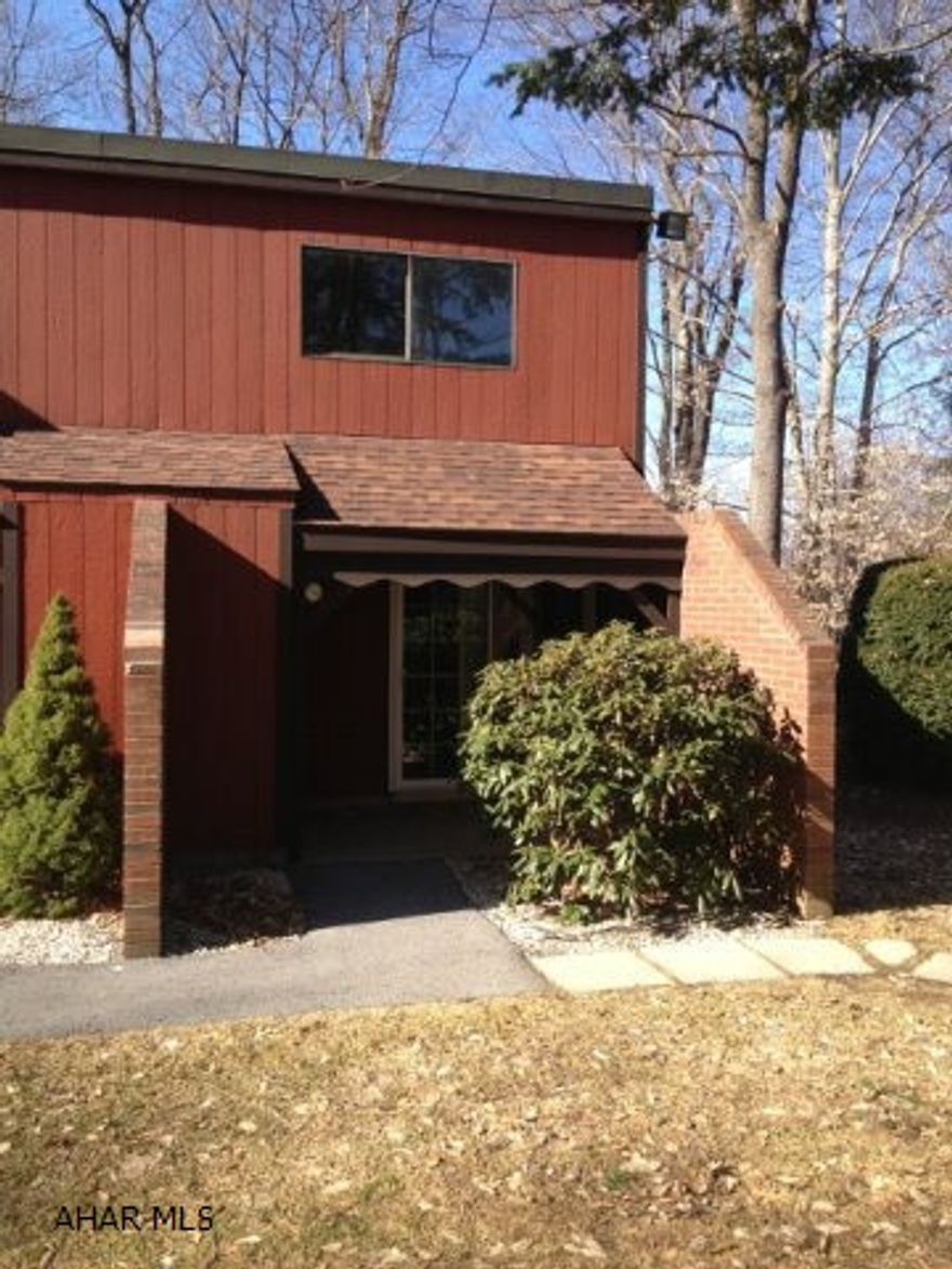 Mint move in ---2 story Townhouse---good location---many fine features ----End Unit----Home Association Fee of $140.00 includes water, sewage, snow removal, & grass cutting