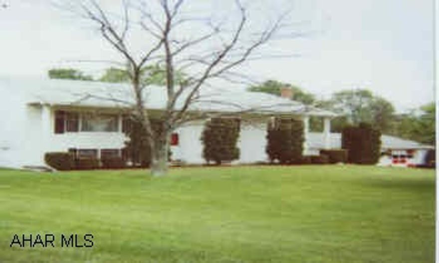 SPACIOUS BI-LEVEL, 2 STALL HORSE BARN ON 4 ACRES, 2.5 CAR GARAGE. CONTACT LISTING AGENT FOR INFORMATION ON THIS HOME. 946-4343 X122.