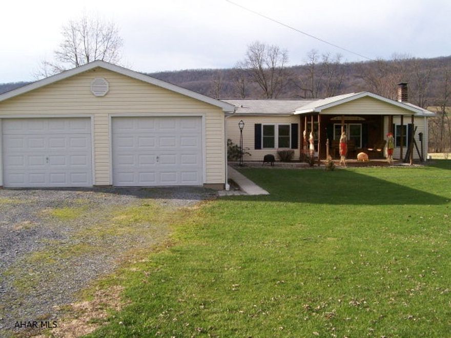 Well maintained 3 Br, 2Ba home situated on 1 level acre.  Great location close to Everett and Bedford.