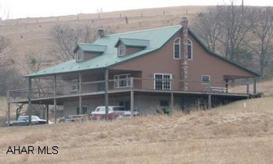 3BR/2BA Cape Cod style home, 20+/- acres, fenced fields, over 1000 feet river frontage. House built in 2000. Includes appliances. Hardwood floors, 3 heat sources, sand mound. Hot tub available seperately $2,250. Property will be subdivided from farm prior to close. TOTAL PRIVACY.