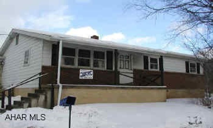 Ranch home with double lot.  Zone A flood area.  Seller must find suitable housing.  Do not let the cat out.  White carpet in living room (shoes off) Ranch home with double lot.  Zone A flood area.  Seller must find suitable housing.  Do not  let the cat out.  White carpet in living room,  be careful with shoes.  Old 220 just south of Tyrone, turn on 2nd Street, across from Quik Fill, back to corner of Garden Alley.