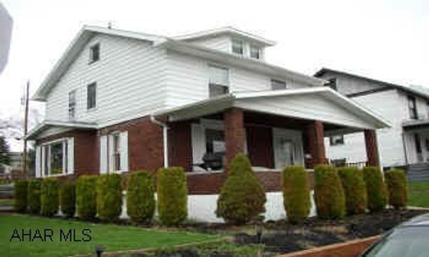 2 STORY ON CORNER LOT. REMODELED THROUGHOUT, THIS 3 BEDROOM IS SUPER. OAK KITCHEN. MUD ROOM. NEW CARPET. LARGE CORNER LOT. LARGE STORAGE SHED, PLAYHOUSE, AND NEW WORKBENCH IN BASEMENT ARE ALL INCLUDED.  FRESHLY PAINTED BASEMENT.