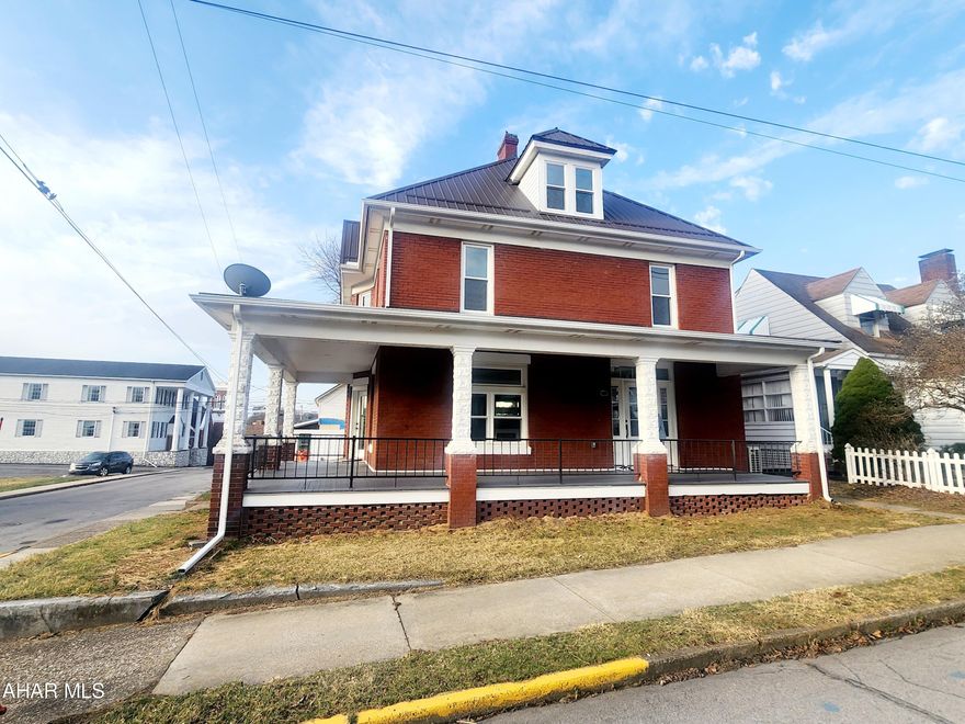 320 Poplar Street blends modern convience with original charm. The main floor offers an open foyer, living room with fireplace, dining room, bonus room or office, bathroom, and kitchen with a walk in pantry/appliance room. The second floor offers four bedrooms, a bathroom, and a large second floor laundry room. As you walk through, you will see all the NEW updates this home has to offer, along with natural sunlight throughout. Enjoy evenings spent on the partial wrap around porch. Within walking distance is a library, restaurant, coffee shop and much more. Call listing agent for your private tour.