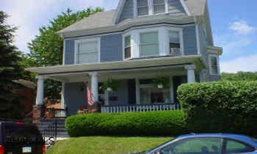 Fantastic home in the Mansion Park area!  3 bedrooms, 2 full baths, 1st floor family room, tastefully decorated. Fantastic home in the Mansion Park area!  3 bedrooms, 2 full baths, 1st floor family room, tastefully decorated.