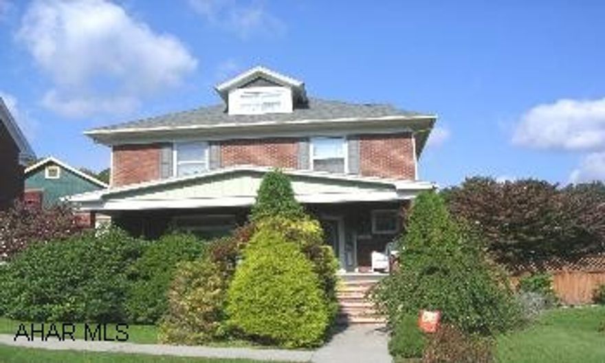 ALL BRICK 4 BEDROOM HOME ON LARGE LOT. INGROUND POOL, 16X32 WITH TIKI BAR. LOVELY CHERRY KITCHEN, NEW ROOF. ALL BRICK 4 BEDROOM HOME ON LARGE LOT. INGROUND POOL, 16X32 WITH TIKI BAR. LOVELY CHERRY KITCHEN, NEW ROOF.