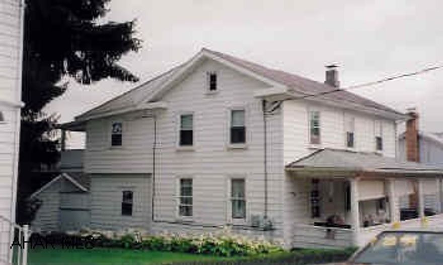 2-Story  4/BR  vinyl sided home. Vinyl siding, newer windows.