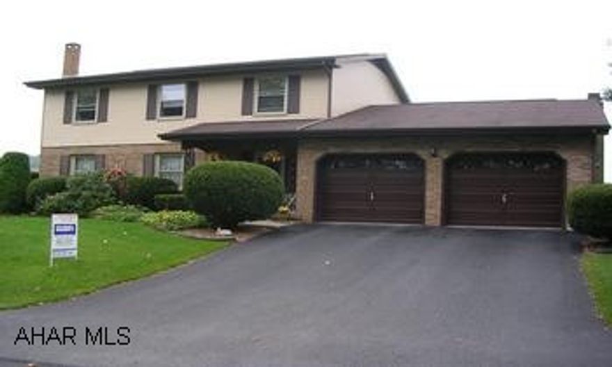 SPACIOUS 4 BEDROOM, 2 1/2 BATH HOME ON A LOVELY LEVEL LOT IN PENN FARMS.  1ST FLOOR FAMILY ROOM WITH GAS FIREPLACE.  WOOD BURNER IN BASEMENT.  LARGE CONCRETE PATIO. SPACIOUS 4 BEDROOM, 2 1/2 BATH HOME ON A LOVELY LEVEL LOT IN PENN FARMS.  1ST FLOOR FAMILY ROOM WITH GAS FIREPLACE. WOOD BURNER IN BASEMENT.   LARGE CONCRETE PATIO.